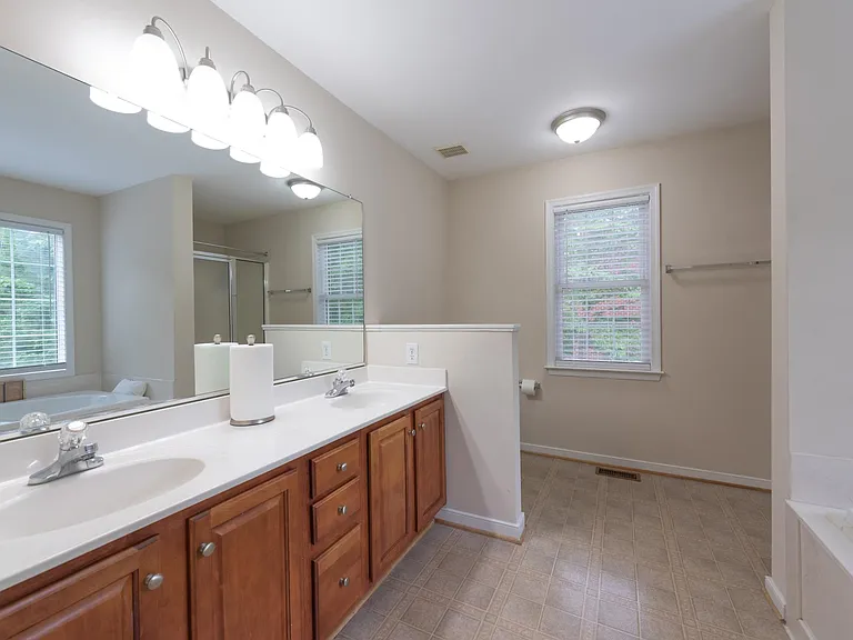 5121 Lippingham Ln — Photo 18