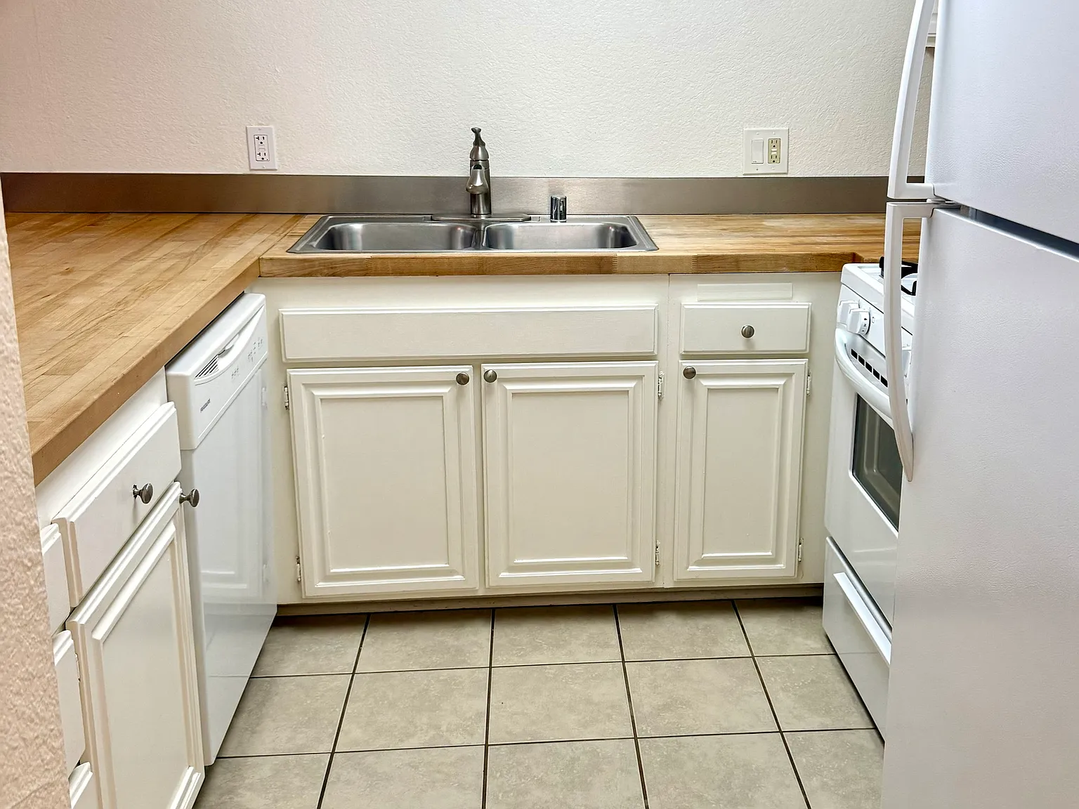 3 bed, 2.5 bath, 1300 sqft, $3,950 — Photo 4