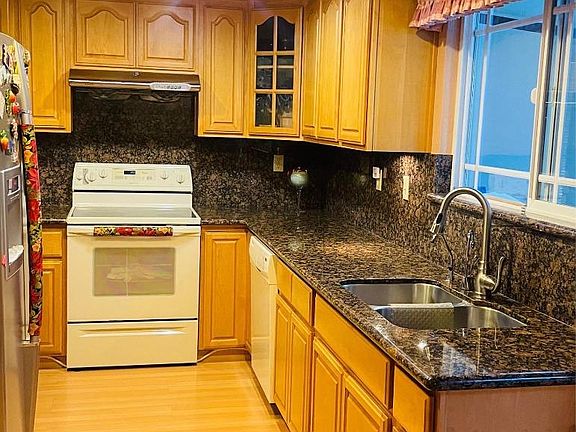 4th image of 518 Scottsville Ct