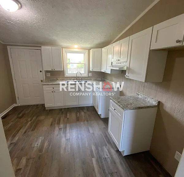 105 W College St #1 — Photo 2