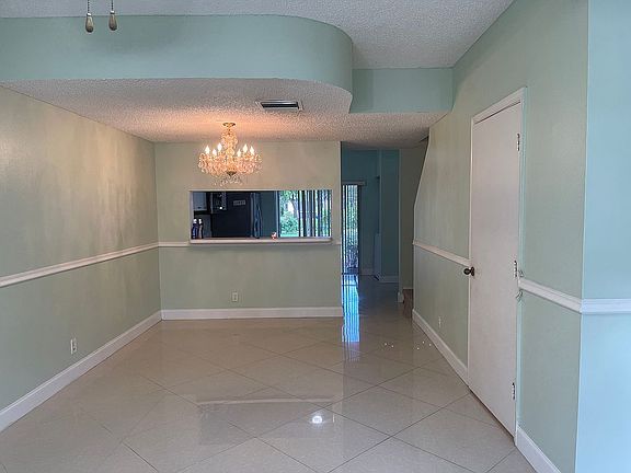 4th image of 8203 San Carlos Cir