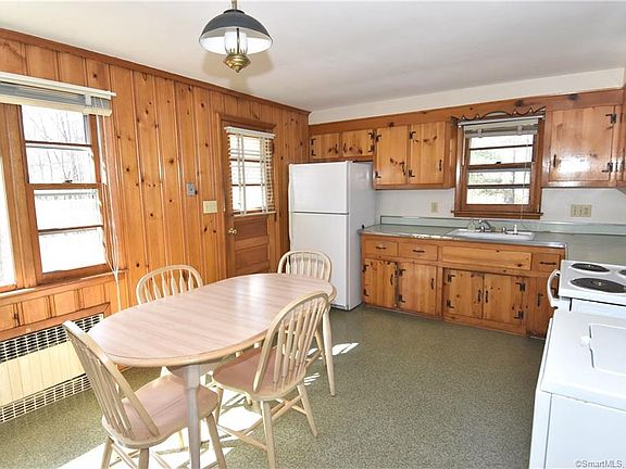 5th image of 31 Dexter Dr