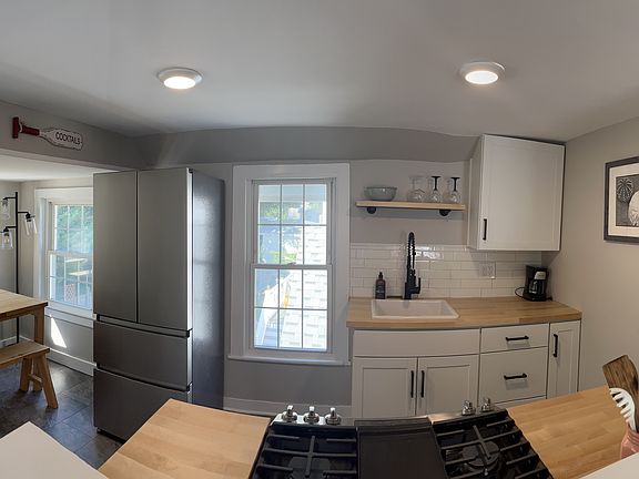 4th image of 46 Forrester St #B