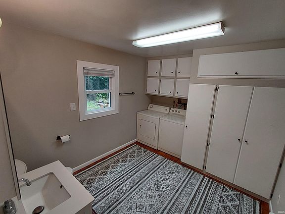 4th image of 301 Twin Oaks Dr