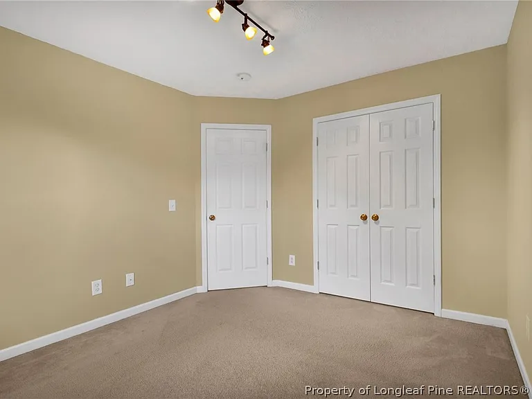 75 Countess Ct — Photo 21