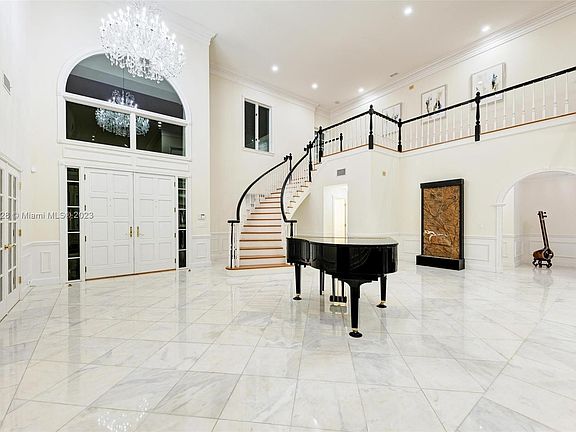 4th image of 1081 Bayshore Dr