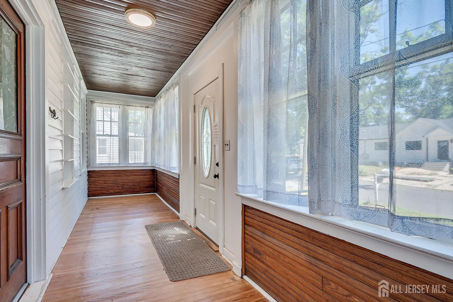 3 bed, 1.5 bath, $2,995 — Photo 4