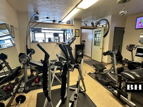 846 Stanley Avenue image 14 of 27