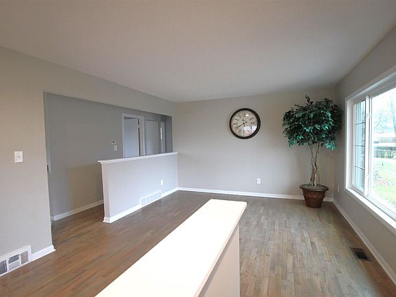 3rd image of 21212 Park Ln