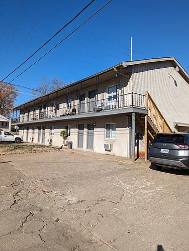 200 Richardt Ave #10 Photo 1