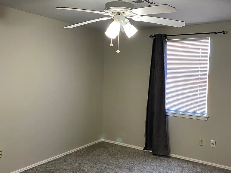 1018 E Main St — Photo 11