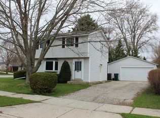 8528 Westminster Dr, Sturtevant, WI 53177