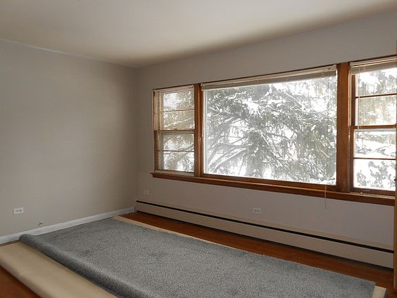4th image of 1014 E Oak Ave