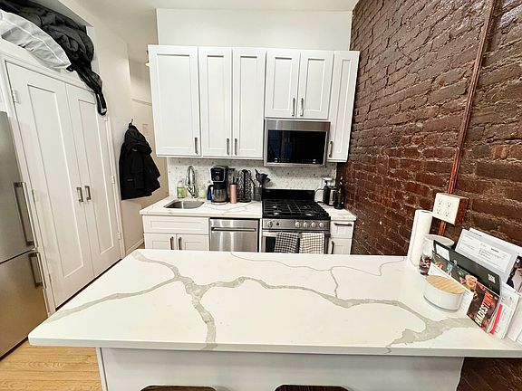 4th image of 190 Bleecker St APT 3