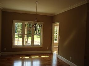4th image of 174 Stillwater Ln