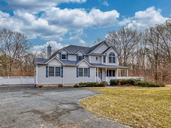41 Miller Pl Middle, Miller Place, NY 11764