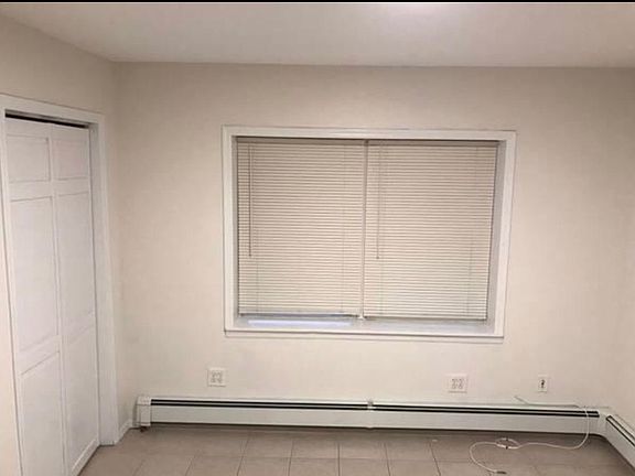 5th image of 1025 Quincy Ave