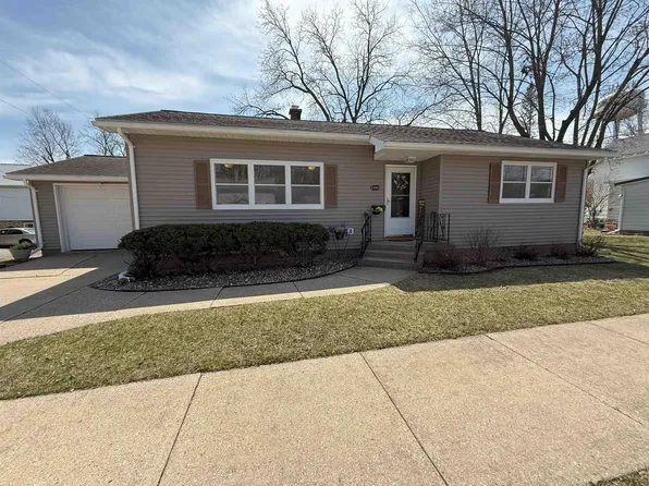 240 5th Street, Reedsburg, WI 53959