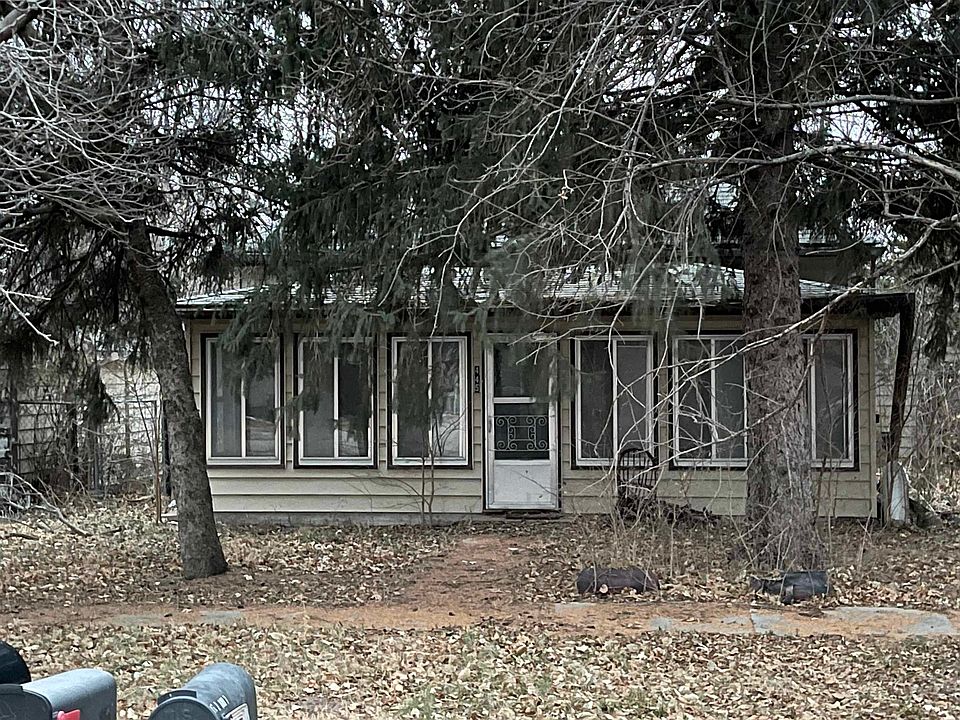 1st image of 445 E 4th St