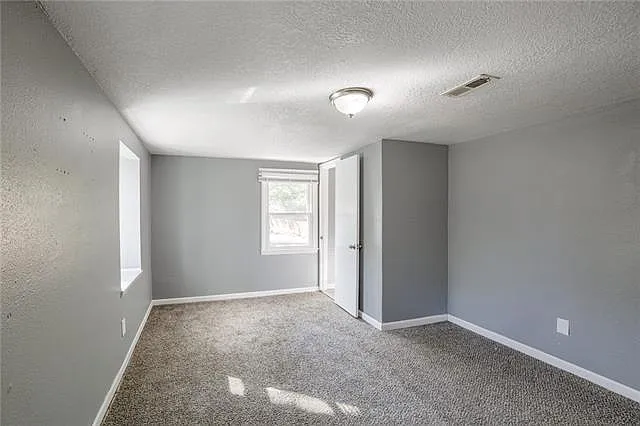 11000 N Kenwood Ave — Photo 9