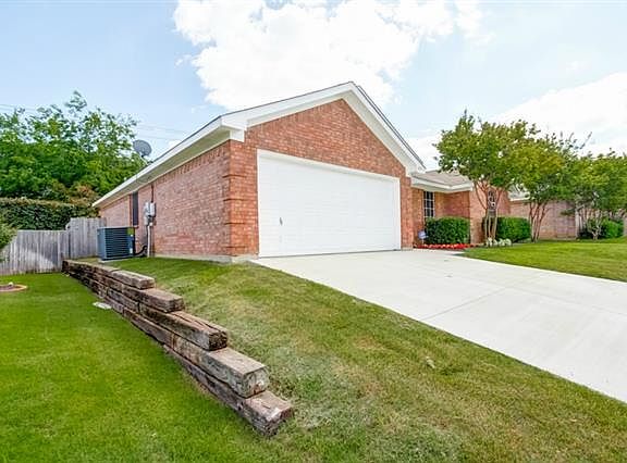 3rd image of 8117 Mosstree Dr