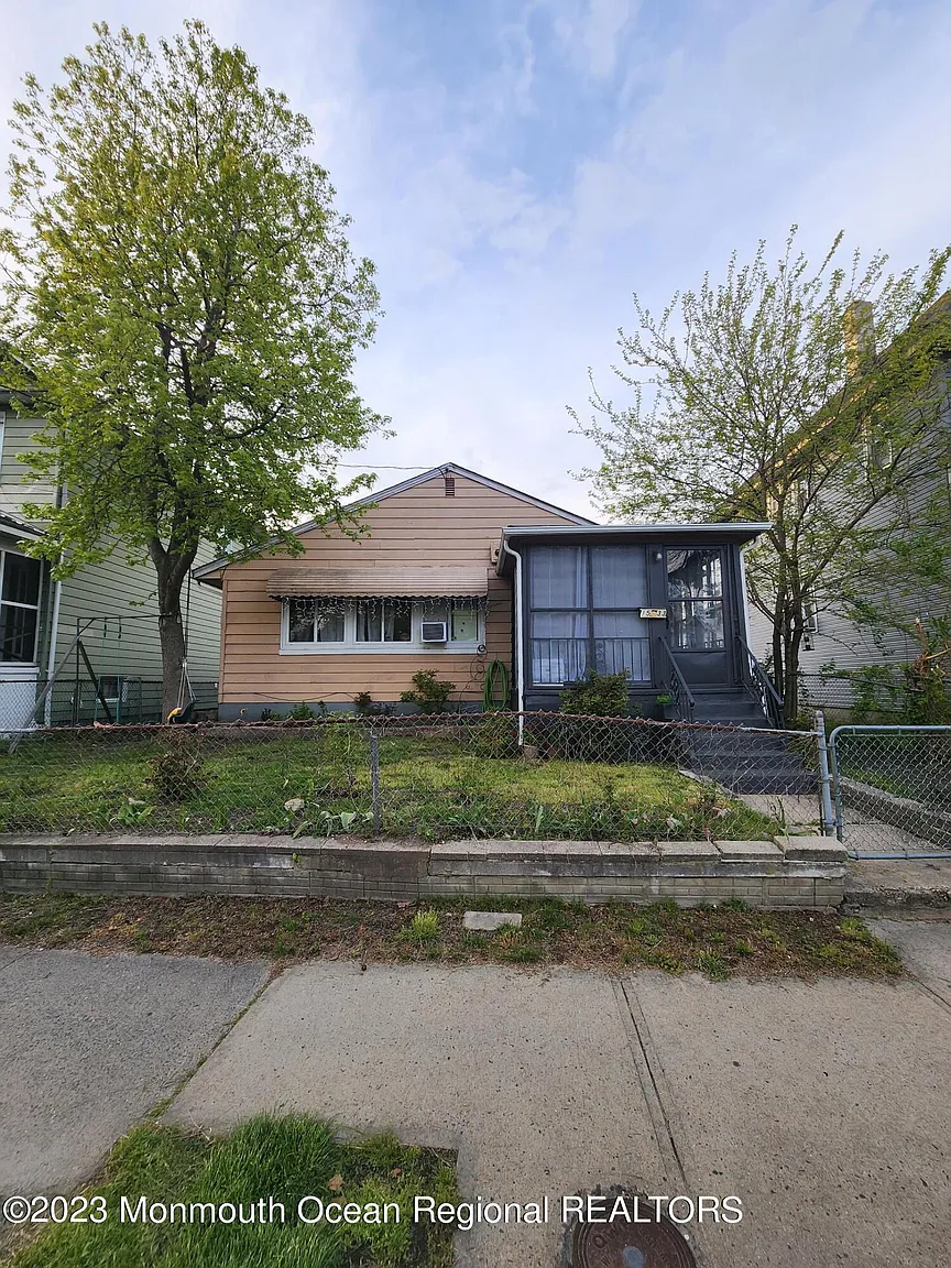 1533 Bangs Avenue photo 1