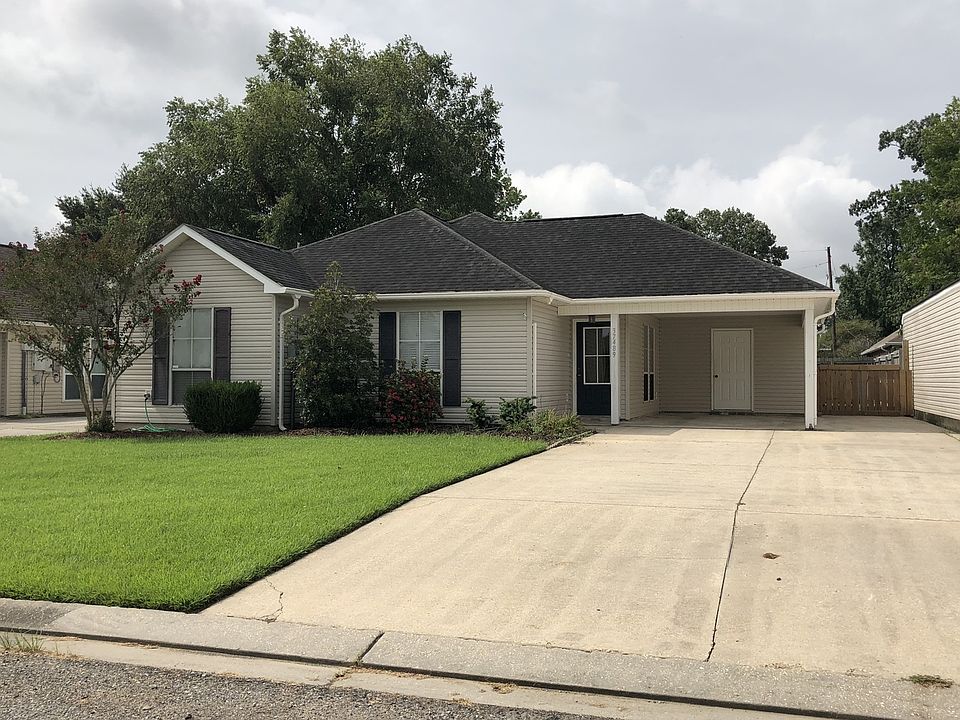 1st image of 37489 Parkwood Ave