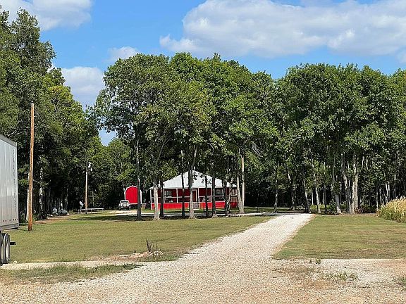4th image of 5163 Black Bayou Rd