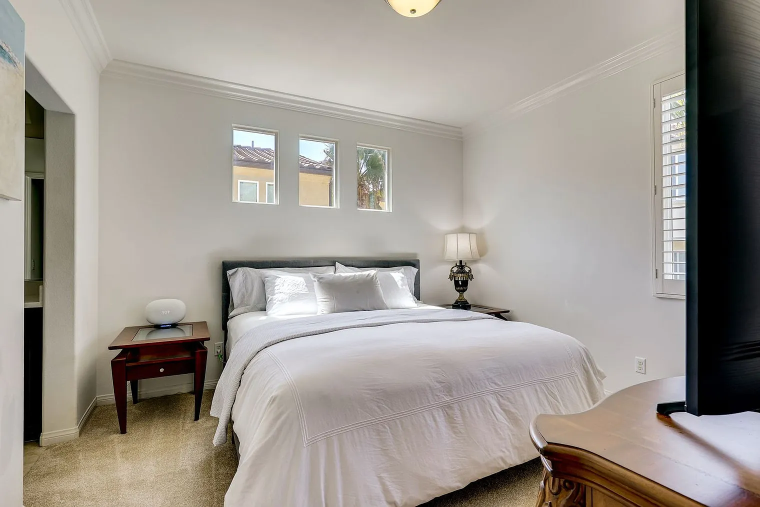 2 bed, 3.0 bath, 1367 sqft, $5,709 — Photo 3