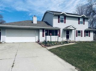 W6176 Colonial Dr, Appleton, WI 54914