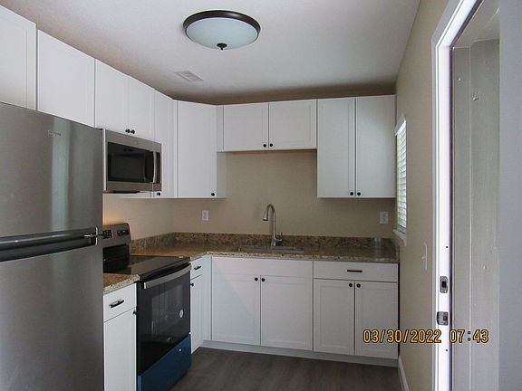 4th image of 324 Hilltop Dr