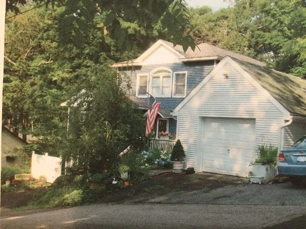 7 Saint Joans Pl, Sloatsburg, NY 10974