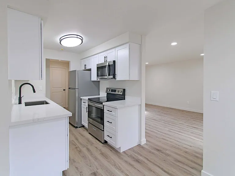 2 Bed 1 Bath - Kitchen & Living