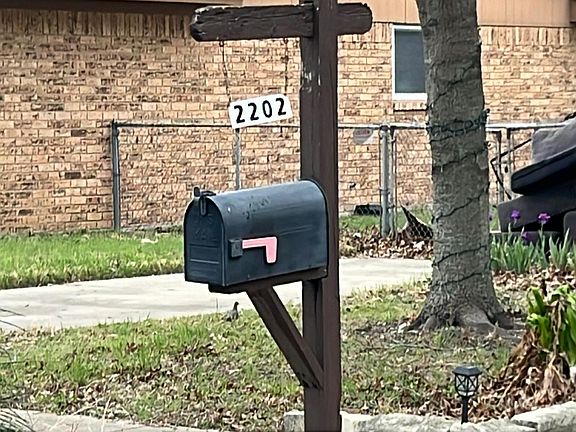 5th image of 2202 Doris Dr