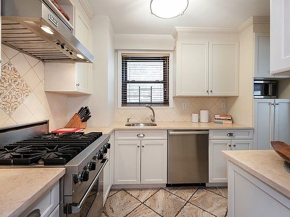 5th image of 201 E 77th St APT 5F