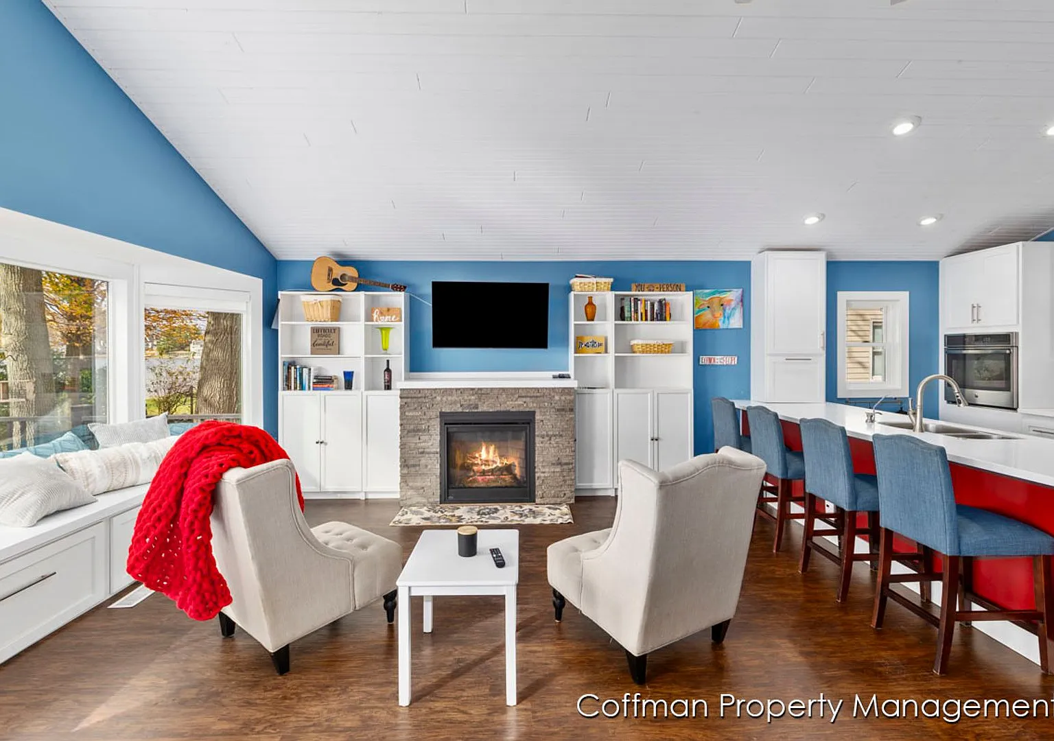 3 bed, 2.5 bath Located on Bostwick Lake — Photo 4