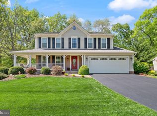 4939 Edge Rock Dr, Chantilly, VA 20151