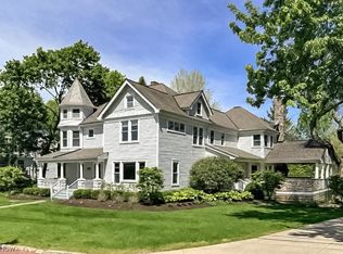63 E Summit St, Chagrin Falls, OH 44022