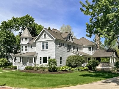 63 E Summit St, Chagrin Falls, OH, 44022