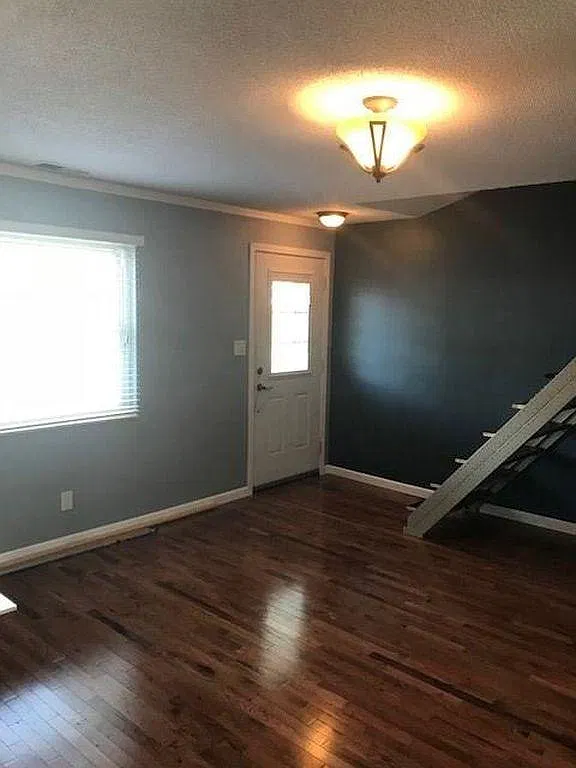 3 bed, 1.5 bath, 1244 sqft, $1,300 — Photo 2