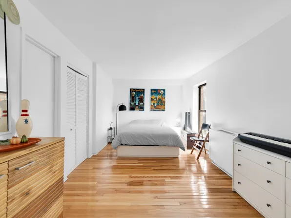 225 East 86th Street image 2 of 6