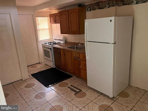 2nd image of 1612 Plum St