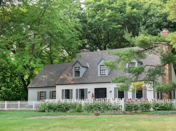 315 White Pine ROAD, Delafield, WI 53018