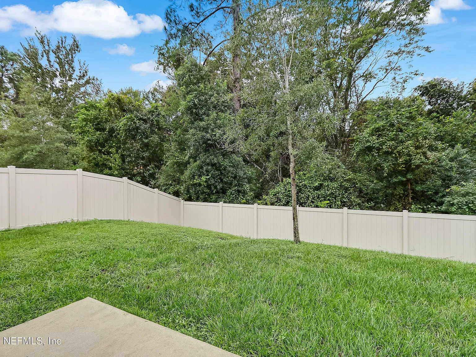 4 bed, 2.0 bath, 1861 sqft, $2,200 — Photo 4