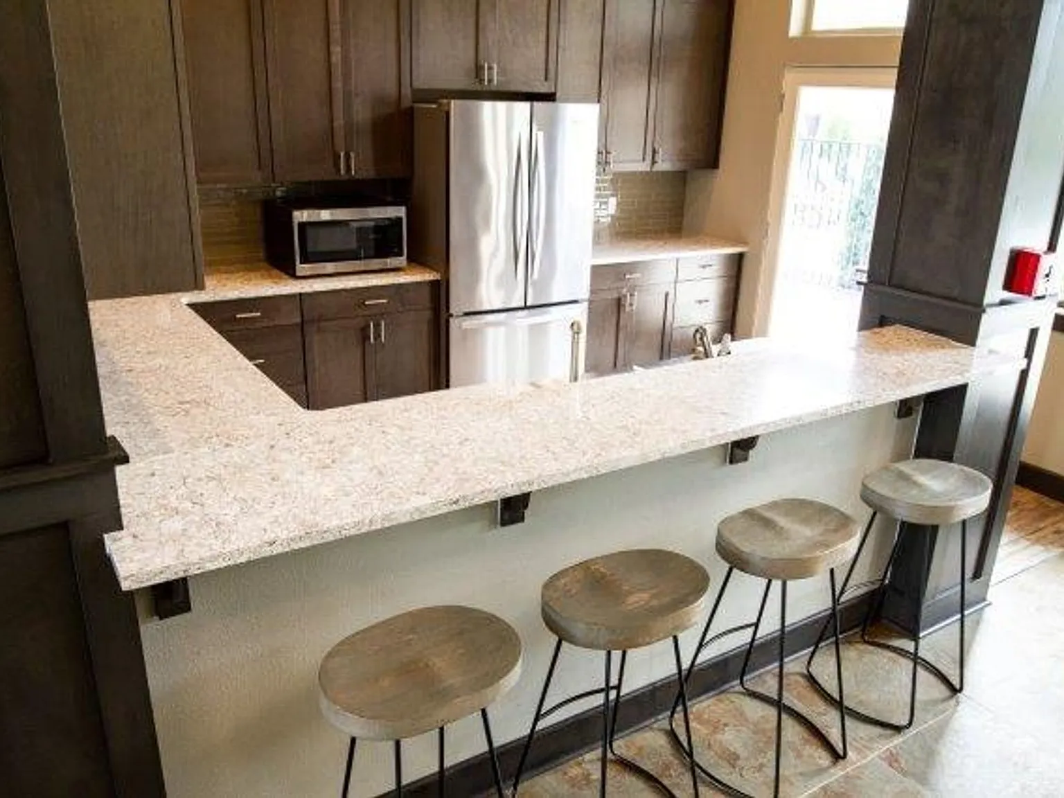 2 Bedroom 1 Bath 957 sq ft — Photo 3
