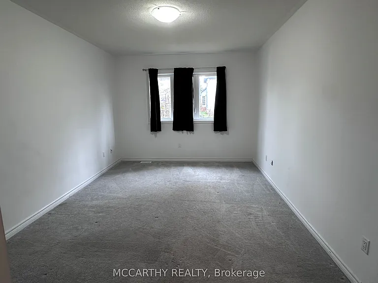 231 Ridley Cres — Photo 8