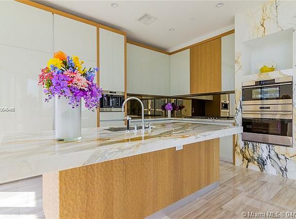 3rd image of 2821 S Bayshore Drive 6a Dr #6A
