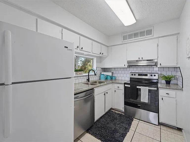10855 Meadowglen Ln #1131 — Photo 15