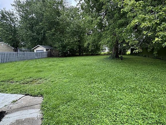 5th image of 108 Forrest Ave
