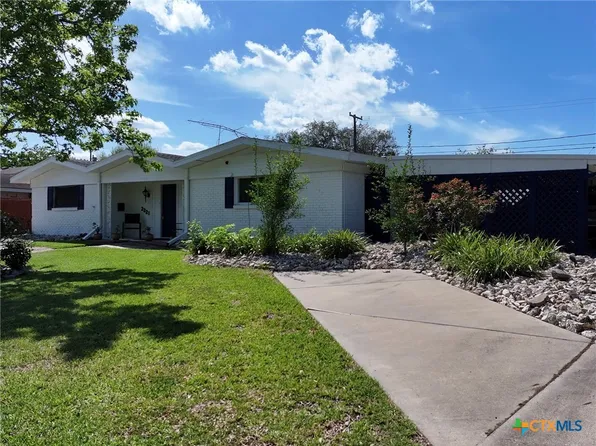 2221 McPherson Dr, Port Lavaca, TX 77979